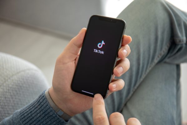 Justiça indiana bane app de vídeos curtos TikTok da App Store