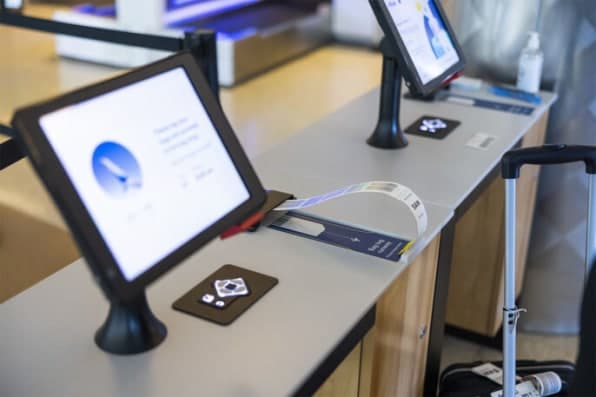 Alaska Airlines substitui totens de check-in por iPads Pro