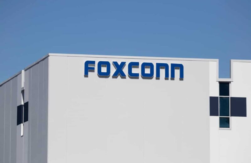 Preparando-se pro “iPhone 15”, Foxconn expande contratações