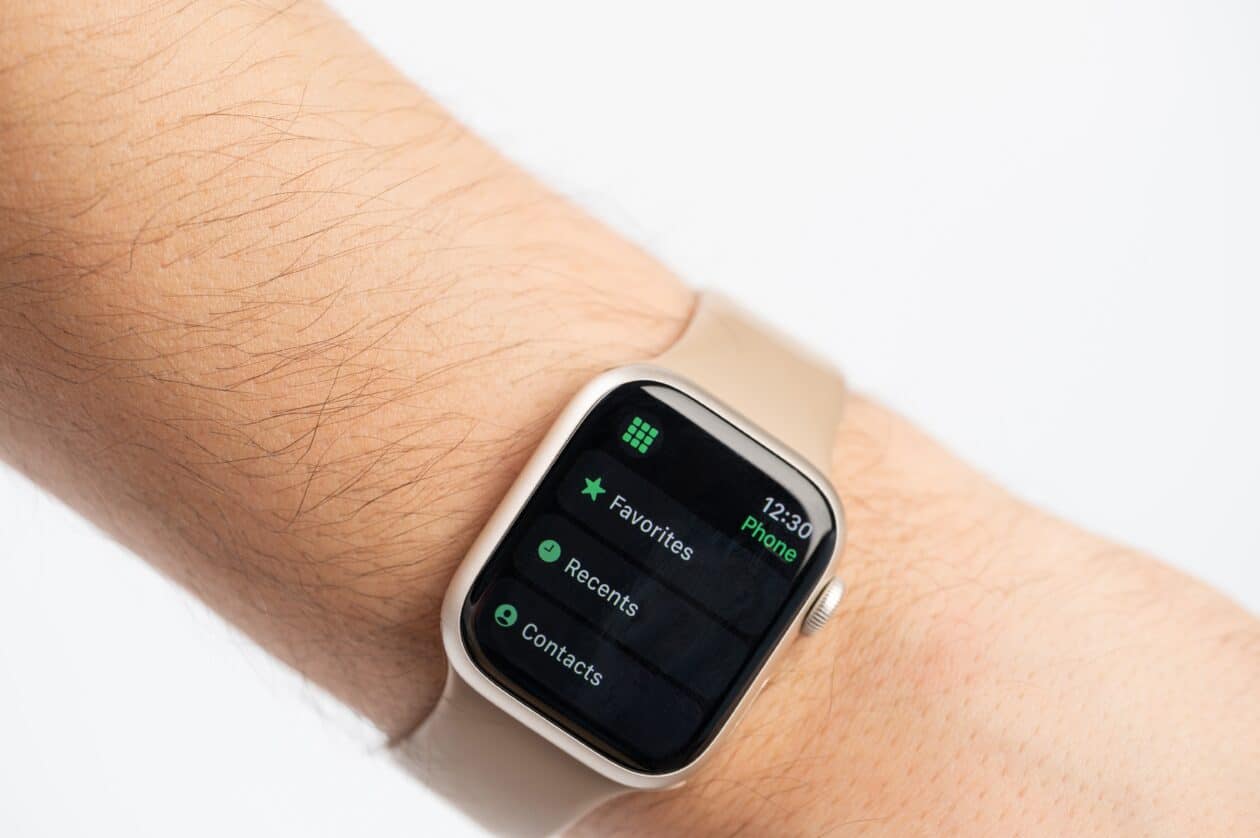 App Telefone no Apple Watch em um pulso