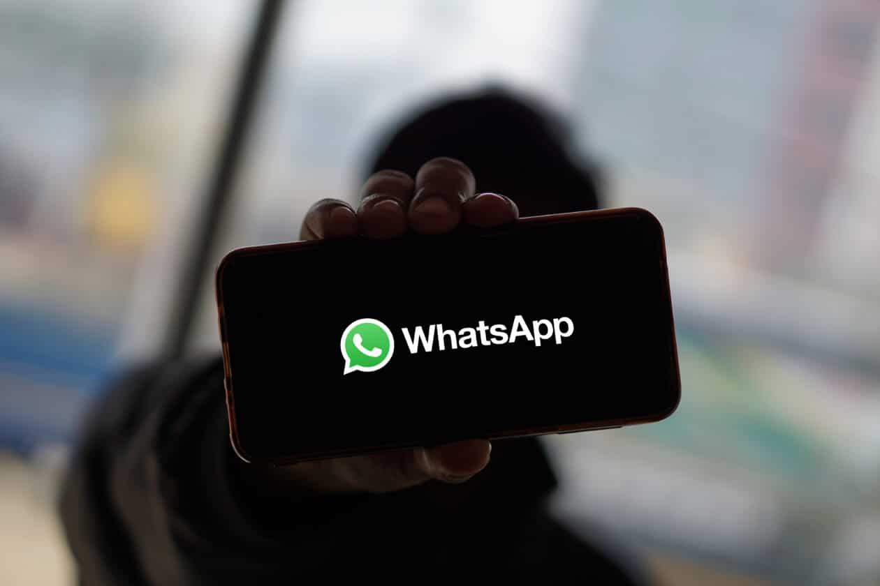 Logo do WhatsApp em um telefone