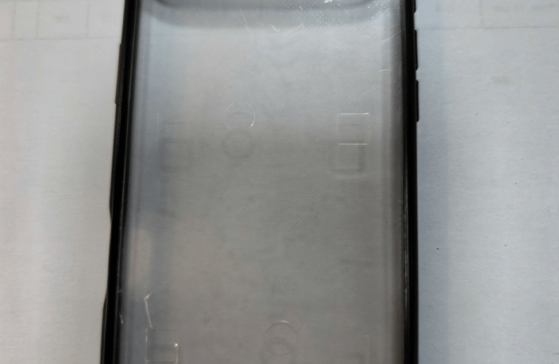 Foto de suposta case do “iPhone 17 Air” corrobora novo módulo de câmera